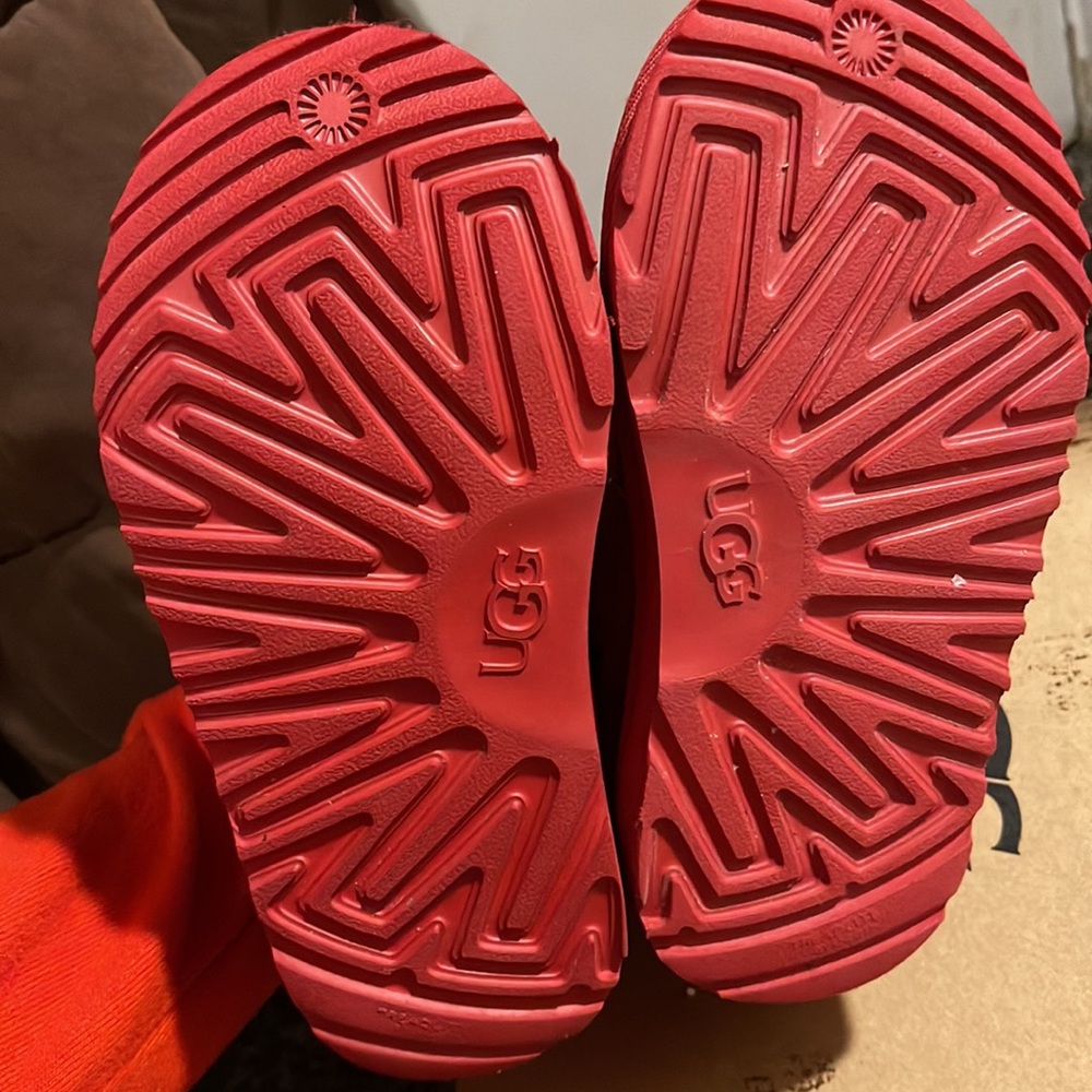 Uggs - Picture 4 of 4